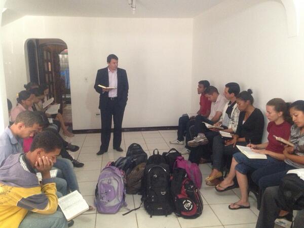 Pr Adilson Morais, DSA, fala aos Colportores estudantes  sobre como devemos ver as pessoas na Colportagem