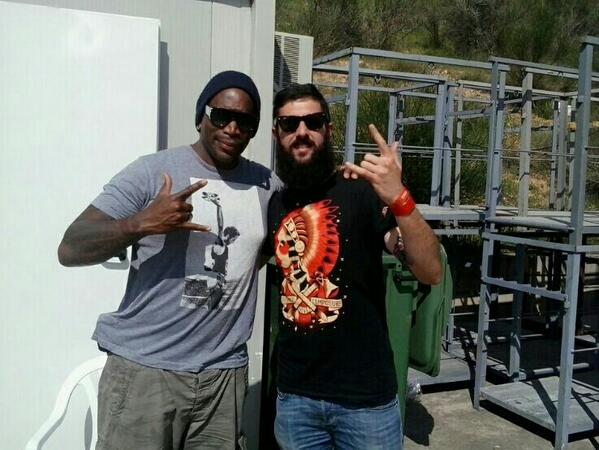 desakatorock's tweet photo. Un recuerdo del @VinaRockOficial Sepultura & Desakato #VR2013 http://t.co/IMrJQYqDCv