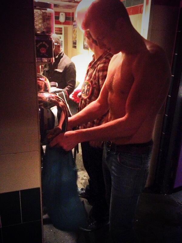 FraserBarrett2's tweet photo. Possibly the first man to fully wash and dry an item of clothing mid-way through a night out. @reynoldscmh http://t.co/rjhDKn7Mda