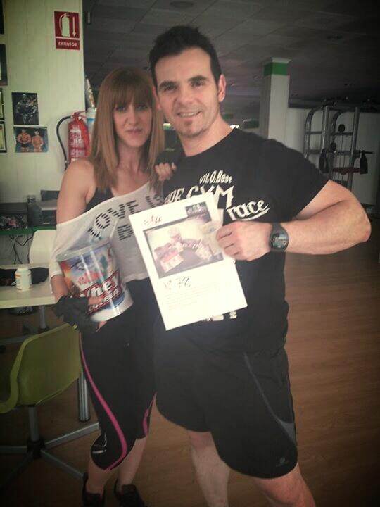 EFitGym's tweet photo. Pues ya hemos hecho la entrega del lote a la flamante ganadora! Enhorabuena a Marisa Serrano!!! http://t.co/Xk1tOrM0NQ
