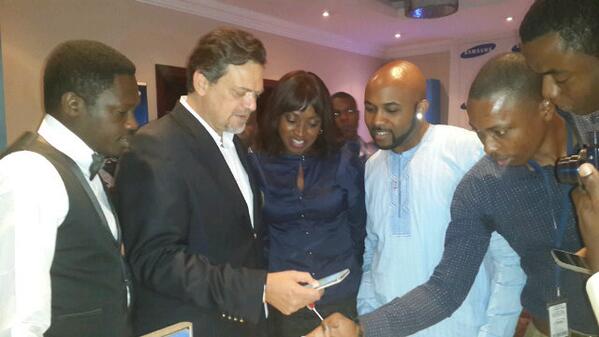 OloriSupergal's tweet photo. The Samsung Galaxy Mega phone is designed to meet the gap btw a S/phone and a Tablet. http://t.co/jiRBwCfvQi #MissionMega