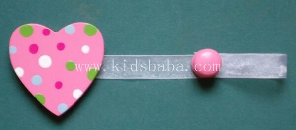kidsbaba8's tweet photo. Pink wooden heart organza magnet curtain tieback, great girl room decor,can do any style as per your idea. http://t.co/0PXPBvhSa6