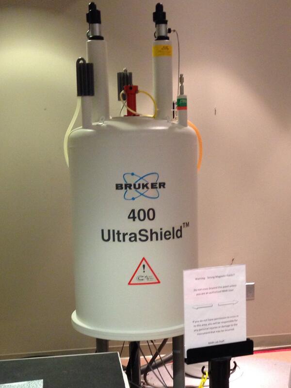 Billicillin's tweet image. Ever wonder what an NMR machine loos like? Congmei &amp;amp; I get to play with one today! #nerdlyfe #lablyfe