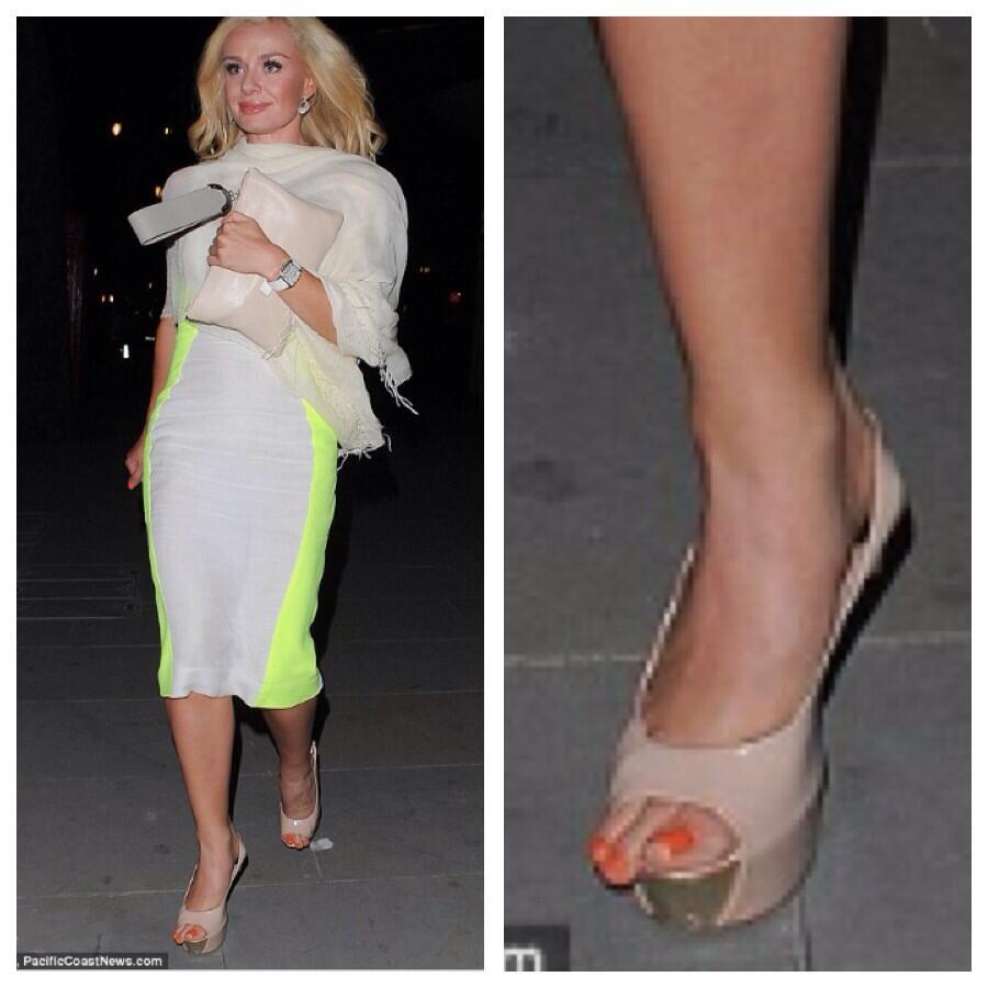 Toe overhang sandals sales