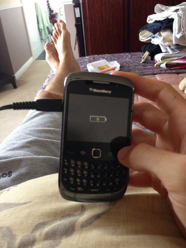 miketurner93's tweet image. Does this screen mean its charging or it&apos;s fucked?? #helpmeh