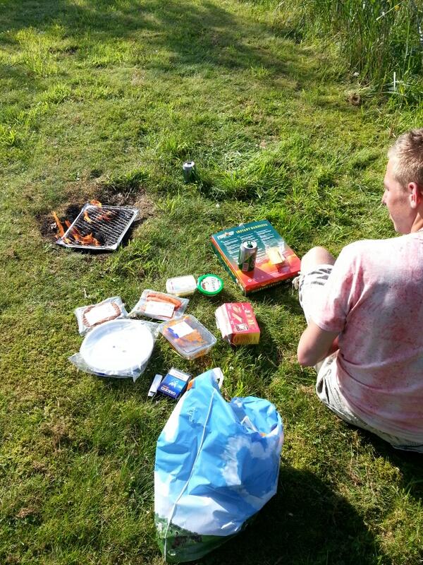 MarcVelthuis's tweet photo. Bbqen opt strand met @willemhakbijl http://t.co/CxgCjmIQaY