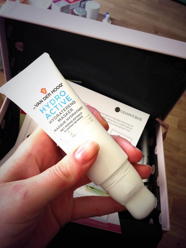 BeautyCo_'s tweet photo. Na de #acnekiller meteen gezichtsmasker van dr van der Hoog gebruikt. Werkt gelukkig top! http://t.co/g0gEelbXft