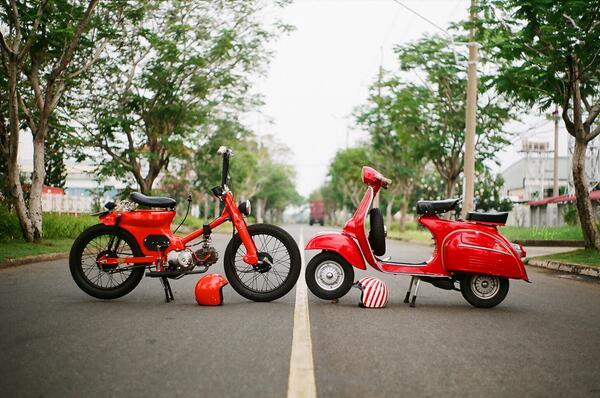 AnulatorMotor's tweet photo. Umur bukan halangan untuk tetap eksis di Bulan Suci Ramadhan, biar ber-umur, tetap eksis dong #Vespa #Bobber http://t.co/w2dpeKtbhr