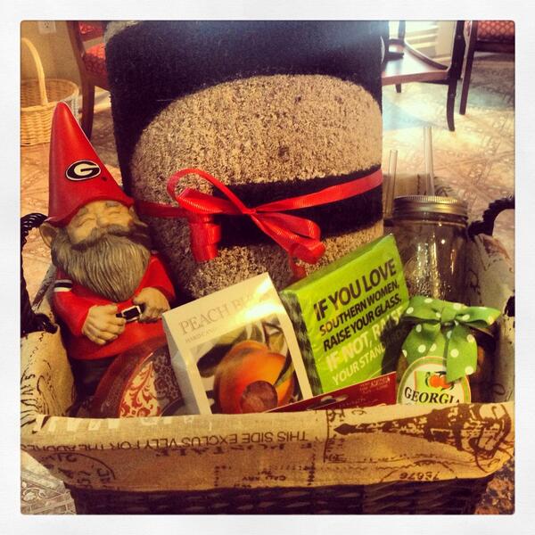 christiehaynes's tweet image. My Chamber board knows me too well! They're the sweetest! #housewarming #georgiapeach #bestboardever