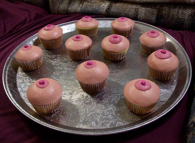 ““@WhatTheFFacts: An artist named Morgan Crone made these cupcakes for a br...