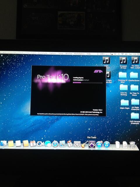 DreadG5's tweet image. Back to work got to finish up " UnTold Story " leggo #FirstClassHitzEnt  #StudioLife #Protools10 #AppleLife