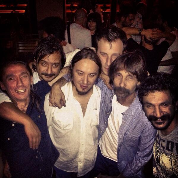 emerdem's tweet photo. "Behzat Ç._Ankara Yanıyor" 
Çekimler bitti, Kasım'da giriyoruz.. http://t.co/z1HsGzM60l