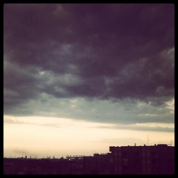 lelespuig's tweet photo. El viento ha cambiado, Mary Poppins ya esta aquí!!!!!! #SI @chentito98 http://t.co/ralA2E94rD