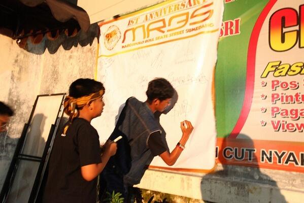 signature <a href="/slalomandspeed/">MISS Sumedang</a> by <a href="/ototdustin/">Dustin</a> &amp; dalang cilik