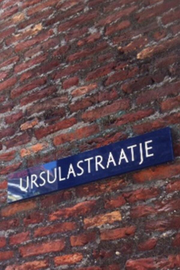 ullapooters's tweet photo. Haha! Hoe leuk?! #straat #naam #vereerd😉 http://t.co/6D2j7FUGFv