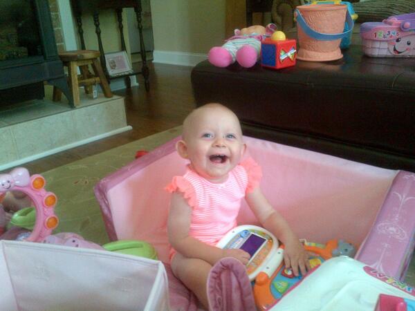 UncleBuckys's tweet photo. Aunt Dani I am So happy I am gonna have a cousin. Love Sophia. http://t.co/0AnT8qFwD6