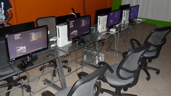 HoustonGameGuys's tweet image. #blackops2 #lansetup #langaming #finallydone #tournament #xboxlan

Alright here you go