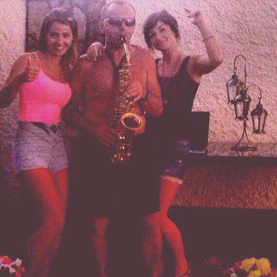 Justahairthing's tweet photo. #happy days #summerbackgarden#bestpals#cousins http://t.co/XC34RfB0r2