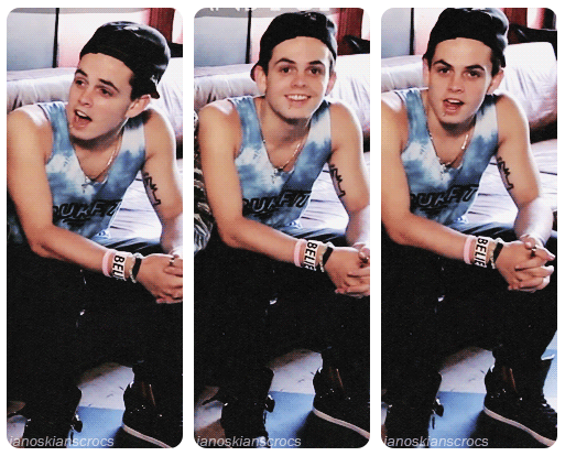 UKJanoskians's tweet photo. my feels hurt
my head hurts
my heart hurts
my vagina hurts
heLP http://t.co/WuZflBGrXw