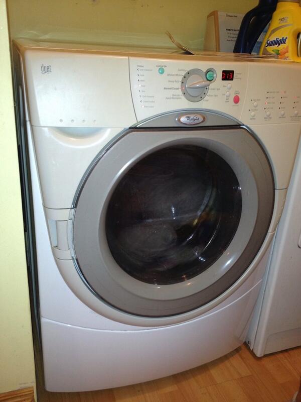 sunshinekjs's tweet image. Doin laundry in my new 9 year old machine