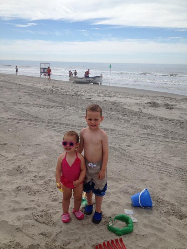 GerrieBouchard's tweet photo. Beach fun http://t.co/nmWrPhd7H1