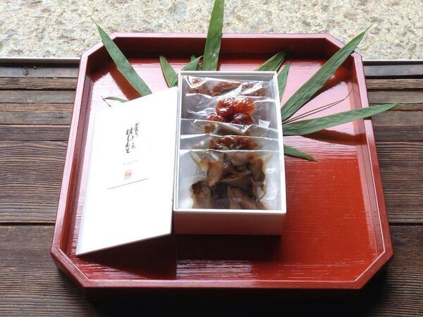 Hashimotokyoto's tweet photo. 好評につき、佃煮や菓子の詰め合わせをはじめました。

ウナギの山椒焚き、鯉の旨煮、チリメン山椒、冬子椎茸の佃煮、蕗の佃煮、土生姜の蜜煮、ドライフルーツトマトなど。

5種類詰め合わせで、送料込���3200円となります。 http://t.co/mEbf62l0dP