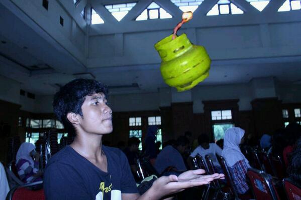 FauzanNabil2's tweet image. Wkwk LOL =D