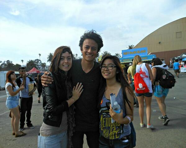 VengenzTeam's tweet photo. Look who I met 2 weeks ago! One of the nicest person ever <3 http://t.co/6gUQ2EL2Fr