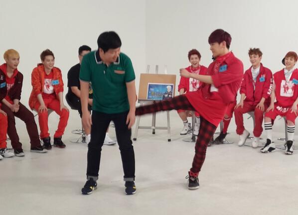 bestIdolone's tweet photo. 수요일 오후 6시 mbc에브리원 <주간아이돌> 잊어버리면 맴매 ~ http://t.co/XWFtud5IIB