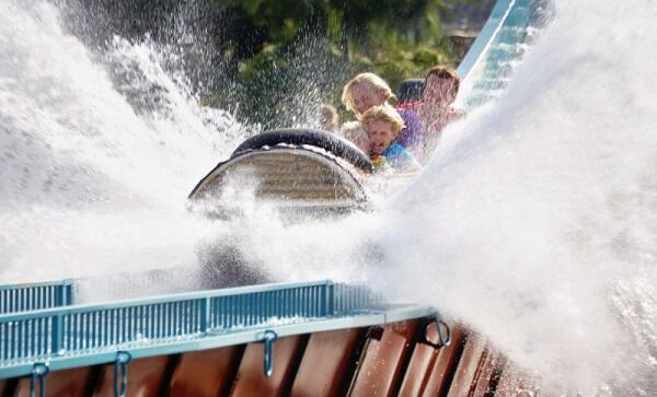 Met de hele familie naar Slagharen? #Retweet en maak kans op de #familiekaart voor 8 personen + 2 parkeerkaarten! #RT