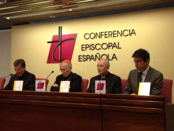 prensaCEE's tweet image. Comienza la presentación #LumenFidei