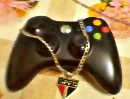 LaaerciioSpfc's tweet photo. Olha Meu Controlle De Xbox E Minha Correntte Do #Tricoloor !! http://t.co/xjHjOma3T6