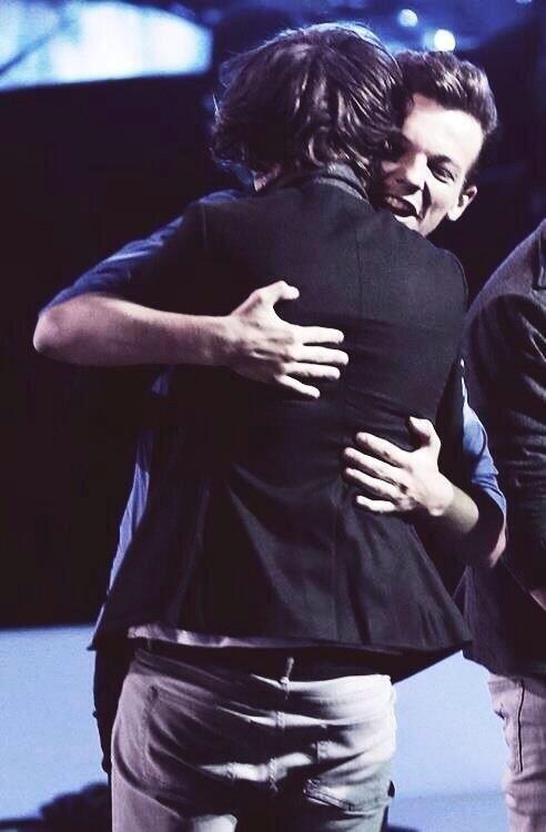 leedsweeknd's tweet image. #bullshipperfollowparty RT IF YOU SHIP LARRY AND FOLLOW EVERYONE WHO RT&apos;S AND IF FOLLOW ME I&apos;LL FOLLOW BACK