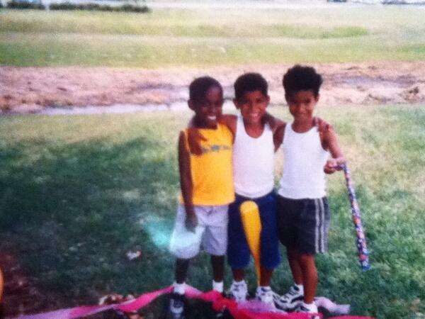 TFricken's tweet photo. Me and my cousins when we were little! http://t.co/Fm93e17z7P