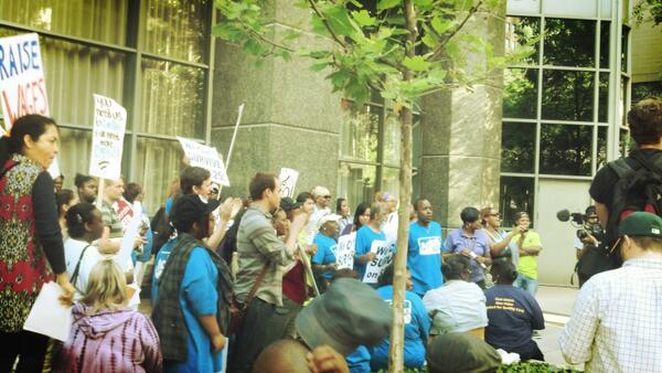 CTU support the action day in the fourth anniversary last time rise the minimum wage!