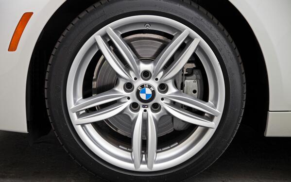 En esta temporada de lluvias es muy importante checar el estado de tus llantas, frenos y suspensión #checatusllantas