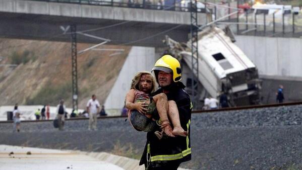 Detrassdeti's tweet photo. Los héroes existen. #animogalicia http://t.co/8ufemHlkug