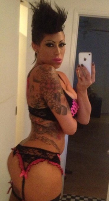 Booty bitty booty #luvmybooty http://t.co/QluAJg4AdZ<a href="/tag/luvmybooty"class="tags">#luvmybooty</a>