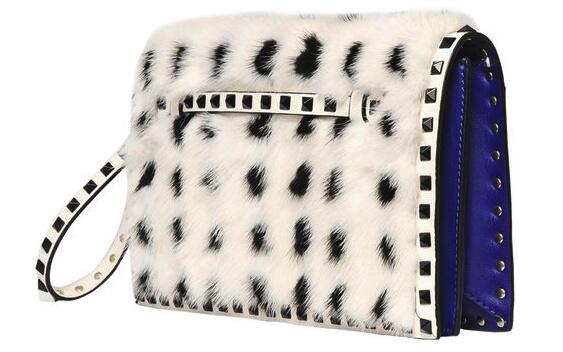 edwardbarsamian's tweet photo. A @MaisonValentino clutch with royal blue trim is what @tmagazine is #FeelingFor the Duchess. http://t.co/fJtRl88Fi2 http://t.co/IPprYyoqWy