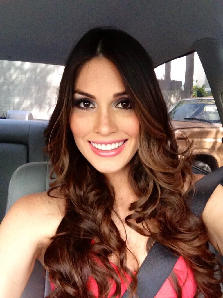 isler -  ♔ María Gabriela Isler (Molly) - Miss Universe 2013 Official Thread- (Venezuela) ♔ - Page 5 BP0xzBmCcAAUaRI