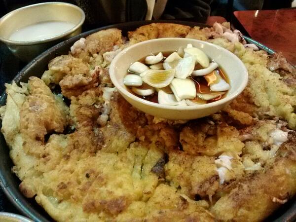 슬슬 생각나시죠? ^_^ RT <a href="/doll8511/">parkmihee</a>: 요즘 처럼 비오는날 파전과  막걸리 생각나지 않으세요? 
-회기 파전 골목에서 
#트래블리더