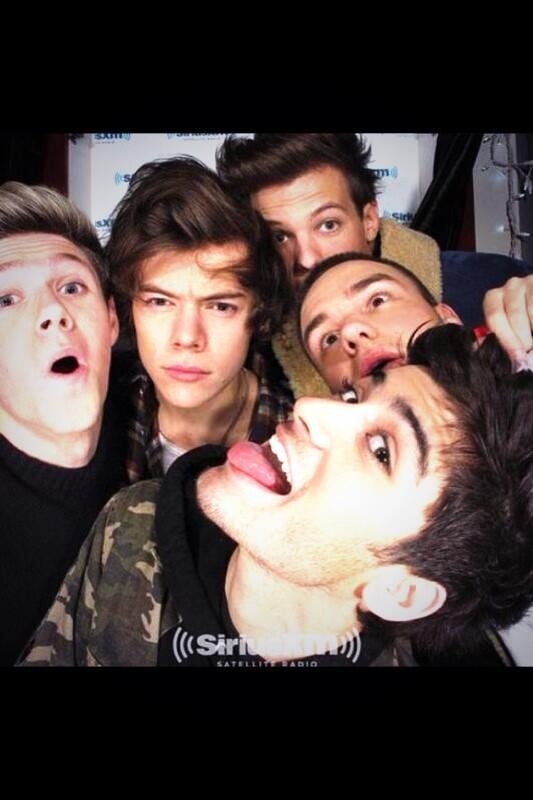 adidas0609's tweet photo. @onedirection I love you!!!! #threeyearsofonedirection http://t.co/OxoUczrFJJ