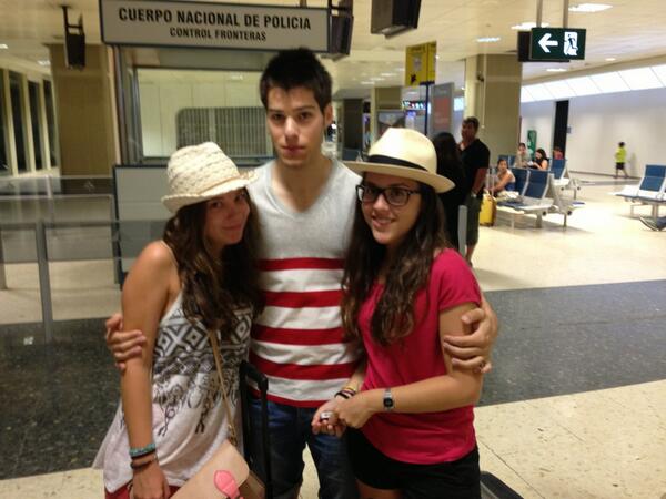 jcconca's tweet photo. De camino a Malta en @Olaya_zamit @AnaOvi91 http://t.co/Xr0hGL6NaN