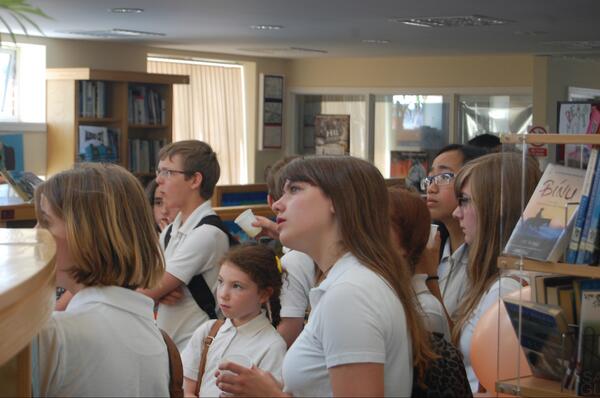 StringerEnglish's tweet image. Kids loved it. Lots of them already reading the book and onto the next one. @ScottWesterfeld @DorothyStringer