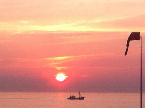 Pathuughe's tweet photo. @SergeCornelus dit is ook onze Noordzee, betoverend! http://t.co/qj8wFaTIvl