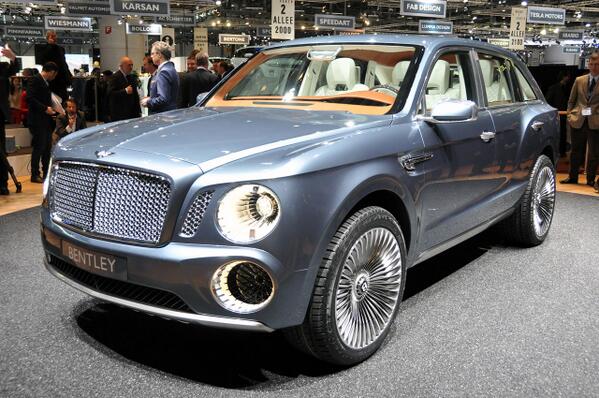+1“<a href="/DanielCuadradoT/">Daniel Cuadrado</a>: Como Bentley tenga los huevos d sacar esto se me cae otro mito.Con lo bonitos q son sus coches ”