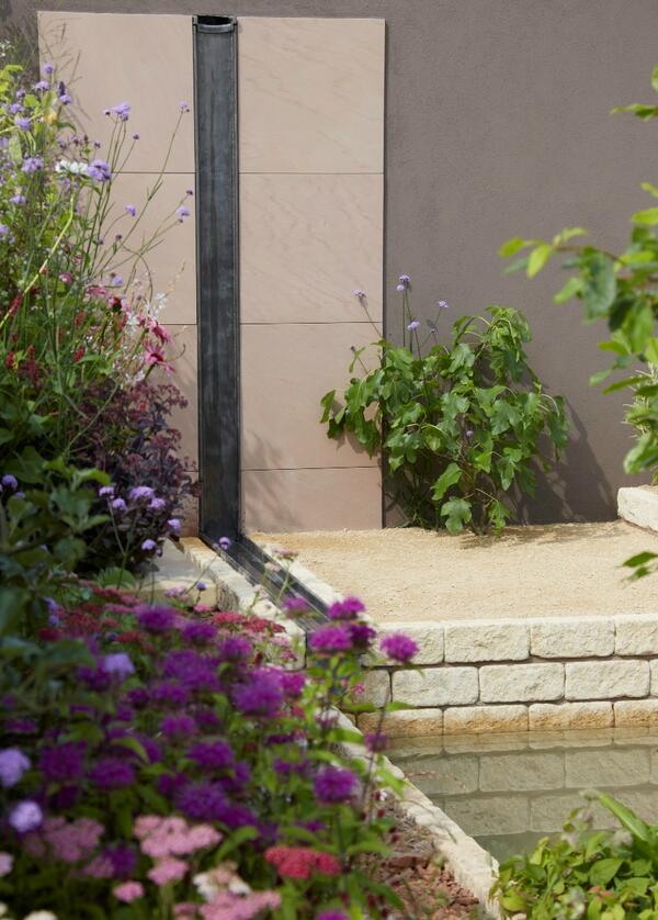 BradstoneUK's tweet photo. Garden's really taking shape - have a little look! #RHStatton @herveybrookes @the_APL http://t.co/gbkabd2Mmc