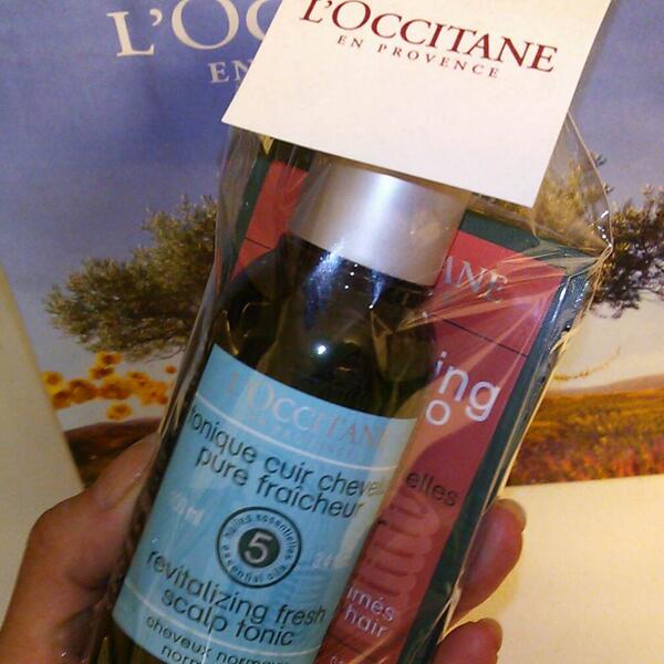みそじーな1977 おっさんのヘアトニックみたいな匂いするけど 頭皮すっきりするからしばらく愛用します ロクシタン のお姉さんに あたし頭皮臭いんですw って言ったら あたしもですw って話し合わせてくれた 惚れて舞うやろー Http T Co Ph9jkwjftv