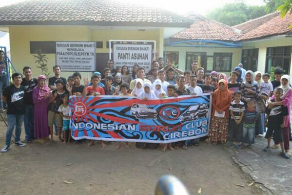 Foto bersama anak2 panti asuhan