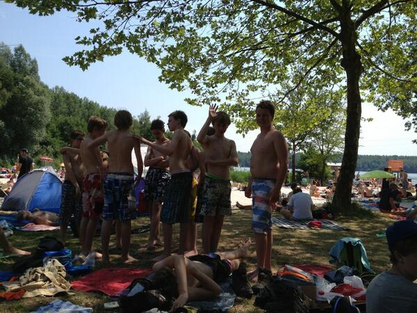 Overleggen wat ze willen eten vanavond #zelfboodschappendoen#ZwerversZoka13